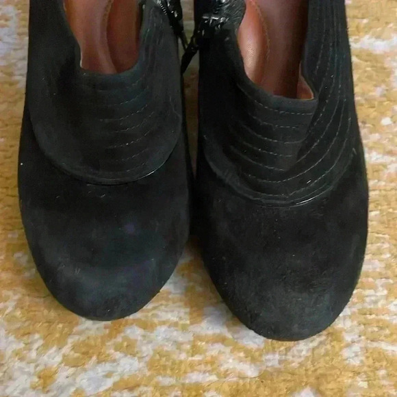 Clarks tige de cuir suede embroidered size, zipper heels, 7.5 - Picture 3 of 8